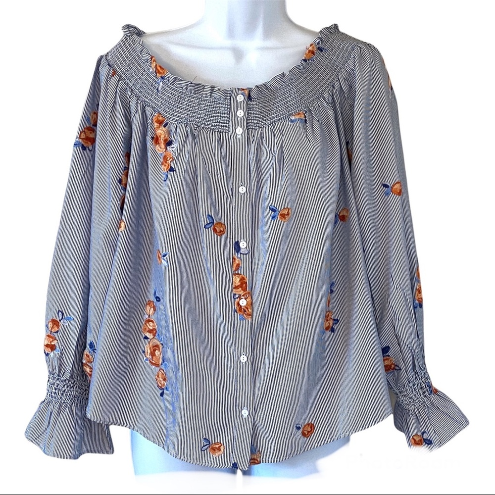 FINAL CHANCE! CLOSET CLOSING! - Picture 1 of 9